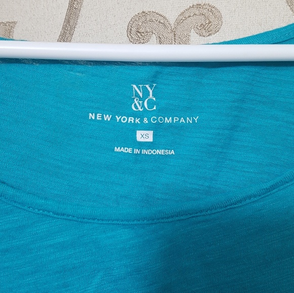 NY & Co. T-shirt - Picture 2 of 3